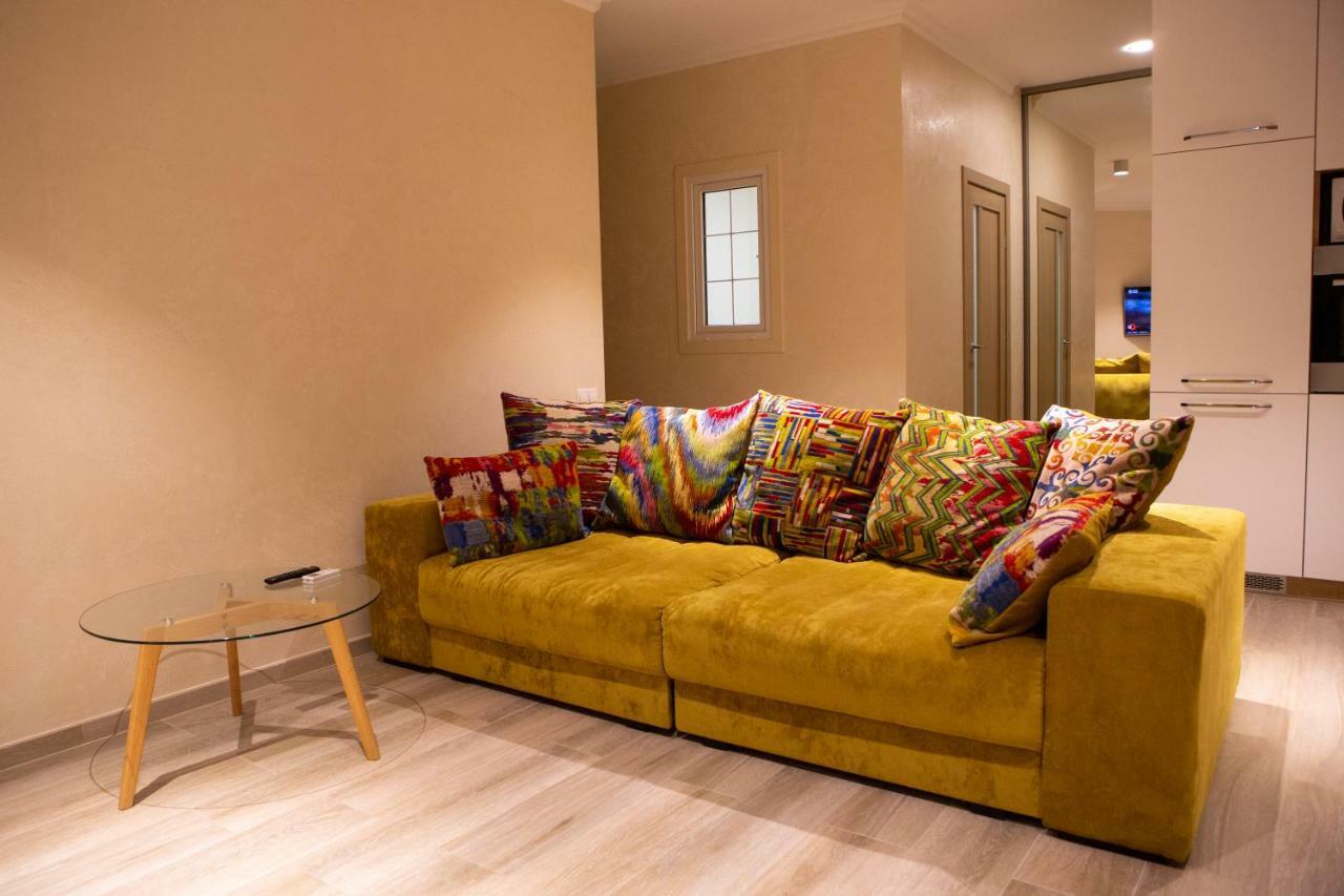 Apartments On Henuezskaya 5 โอเดสซา ภายนอก รูปภาพ